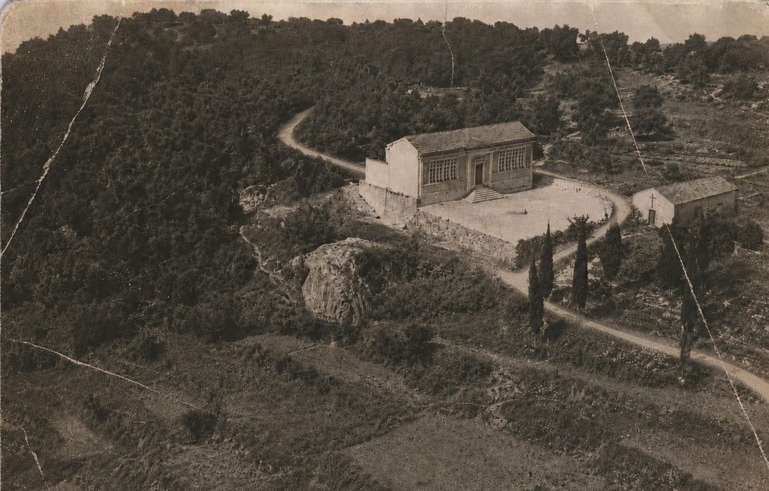 The village primary school and surrounding landscape, 1925, before the house was built